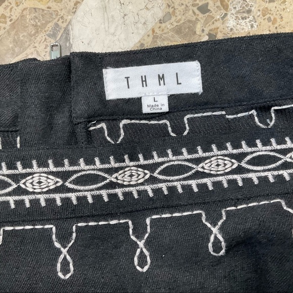 490- THML Black Mini Skirt with Floral Embroidery; Size Large. Polyester Blend. - Picture 5 of 9
